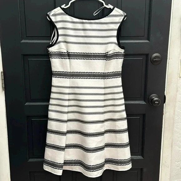 Danny & Nicole Dresses & Skirts - Danny and Nicole Size 6 Dress